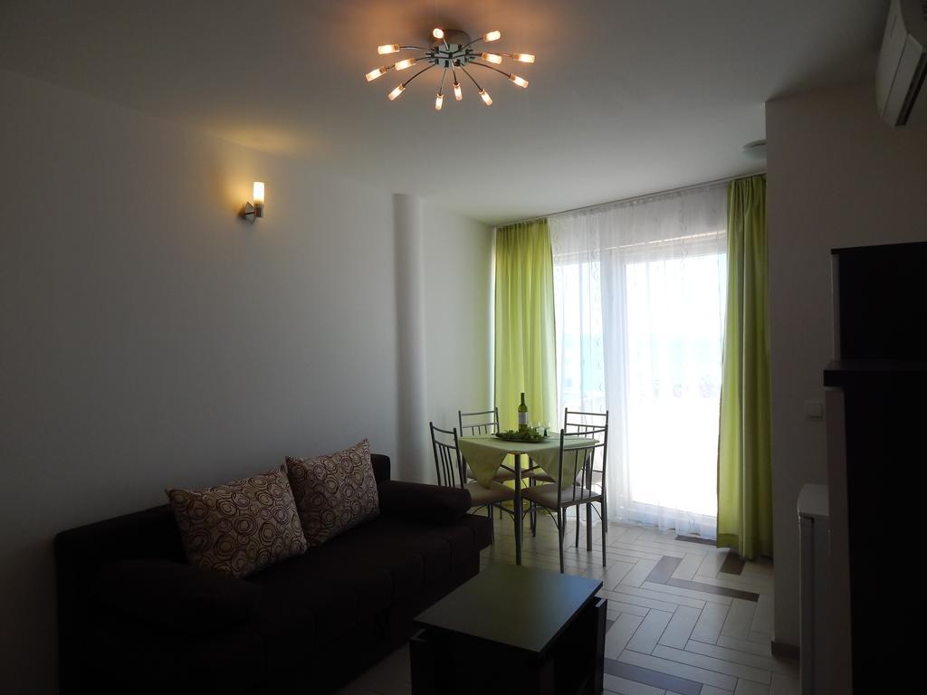 Apartments Sofija Podstrana Bagian luar foto